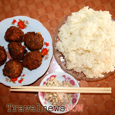 Sticky rice with fried minced pork