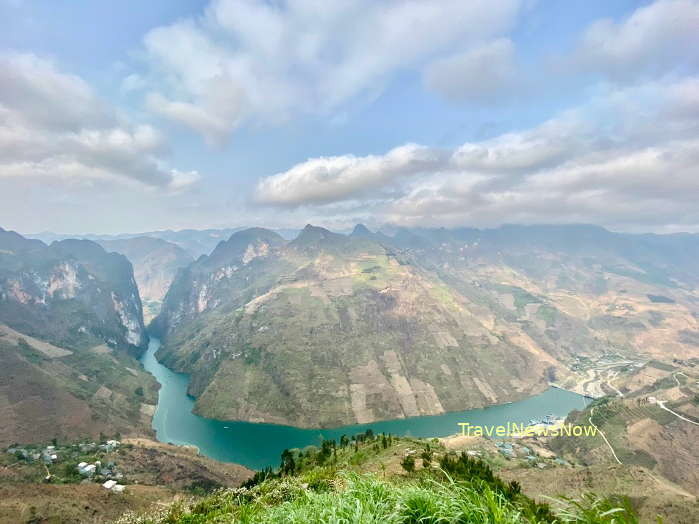 A panoramic view of the spectacular Ma Pi Leng Pass in Ha Giang