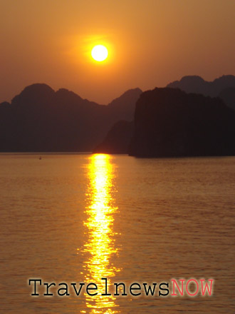 A peaceful sunset on Halong Bay