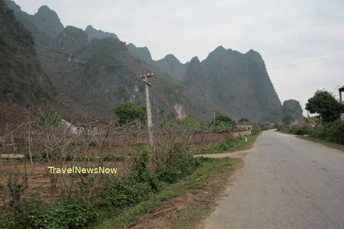 There is back road between Hanoi and Lang Son which is quiet and which offers spectacular landscape