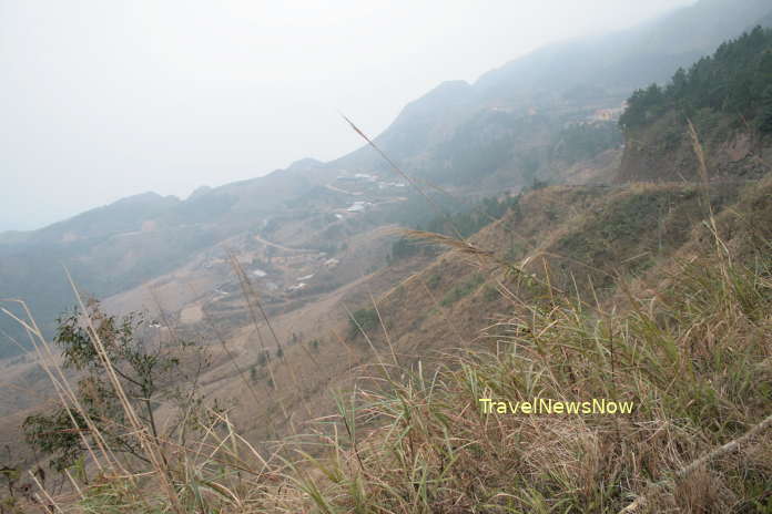 It is often foggy in winter on the Mau Son Mountain