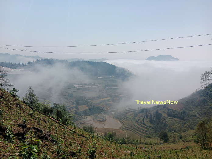 It is quite common to encounter beautiful clouds on our trekking tour in Bac Ha in the winter