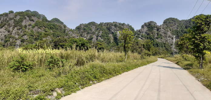 Road at Thung Nang where you can explore the valley on foot or by bicycle