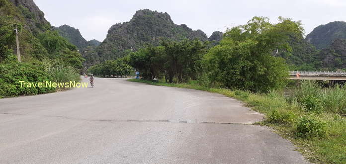 Scenic and traffic free roads and paths at Tam Coc and Hoa Lu are great for leisurely cycling