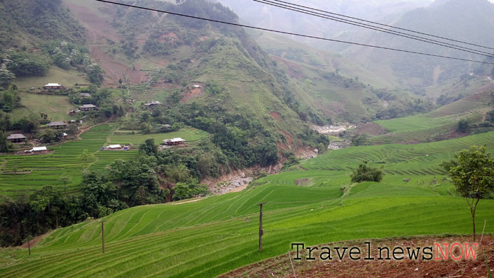 Charming houses and rice terraces by the river